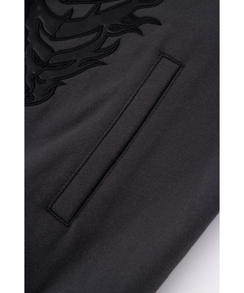 SUPPLIER(サプライヤー)の「ジップフーディ|Fire Bones Leather Patch Zip Hoodie|SUPPLIER(パーカー・メンズ・ダークグレー/ブラック・LARGE/X-LARGE/SMALL/MEDIUM)」の18枚目の写真