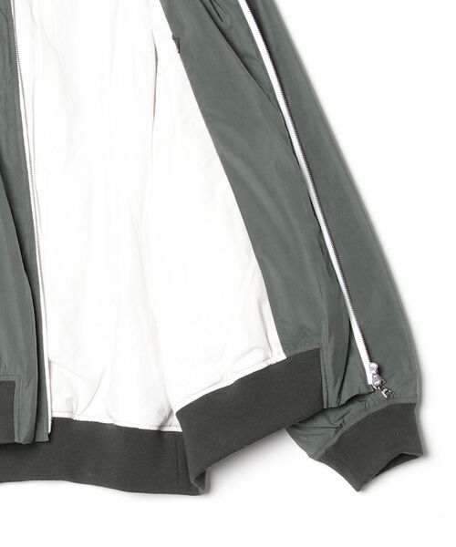 ATON(エイトン)の「【ATON】 FIBRIL NYLON SATIN FLIGHT JACKET(MA-1・メンズ・カーキ・4)」の10枚目の写真
