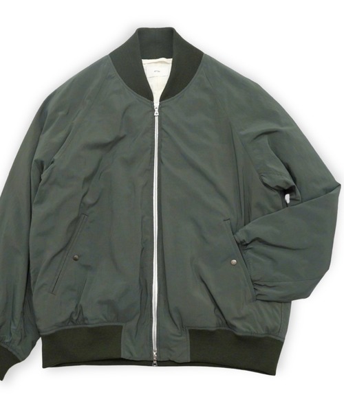 ATON(エイトン)の「【ATON】 FIBRIL NYLON SATIN FLIGHT JACKET(MA-1・メンズ・カーキ・4)」の2枚目の写真