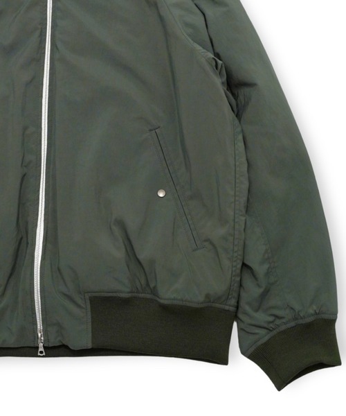 ATON(エイトン)の「【ATON】 FIBRIL NYLON SATIN FLIGHT JACKET(MA-1・メンズ・カーキ・4)」の4枚目の写真