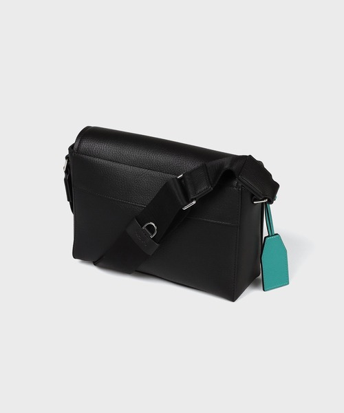 Paul Smith(ポールスミス)の「クリーンレザー ショルダーバッグ【553461 N341S】(ショルダーバッグ・メンズ・グレイッシュベージュ/ブラック・FREE)」の3枚目の写真