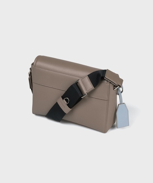 Paul Smith(ポールスミス)の「クリーンレザー ショルダーバッグ【553461 N341S】(ショルダーバッグ・メンズ・グレイッシュベージュ/ブラック・FREE)」の10枚目の写真
