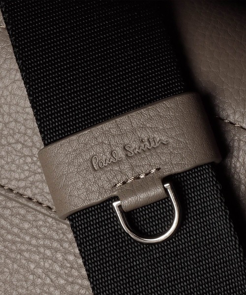 Paul Smith(ポールスミス)の「クリーンレザー ショルダーバッグ【553461 N341S】(ショルダーバッグ・メンズ・グレイッシュベージュ/ブラック・FREE)」の14枚目の写真