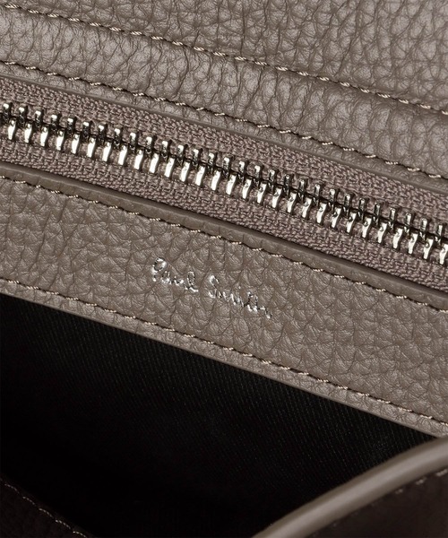 Paul Smith(ポールスミス)の「クリーンレザー ショルダーバッグ【553461 N341S】(ショルダーバッグ・メンズ・グレイッシュベージュ/ブラック・FREE)」の16枚目の写真