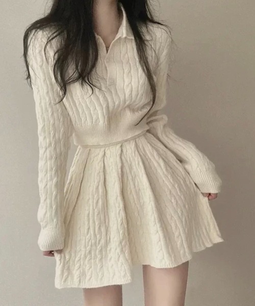 Teem Store(チームストア)の「ポロカラーケーブルニット+ミニスカート セット(セットアップ・レディース・ブラック/ホワイト・M)」の2枚目の写真