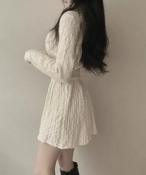 Teem Store(チームストア)の「ポロカラーケーブルニット+ミニスカート セット(セットアップ・レディース・ブラック/ホワイト・M)」の4枚目の写真