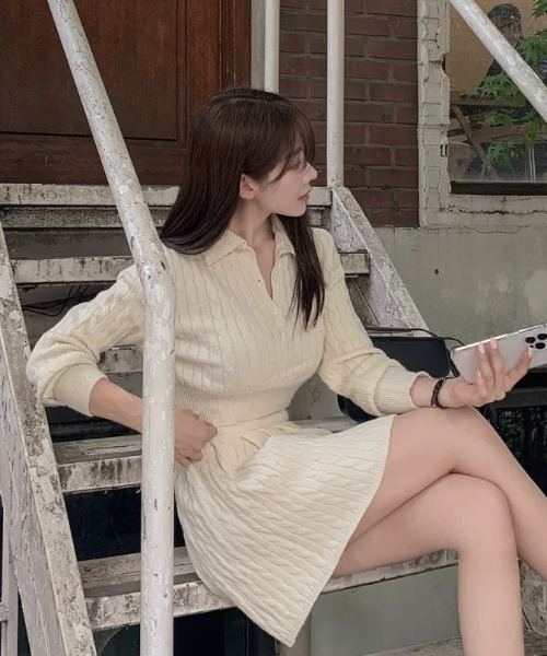 Teem Store(チームストア)の「ポロカラーケーブルニット+ミニスカート セット(セットアップ・レディース・ブラック/ホワイト・M)」の9枚目の写真