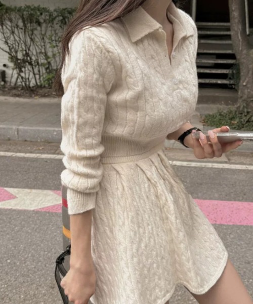 Teem Store(チームストア)の「ポロカラーケーブルニット+ミニスカート セット(セットアップ・レディース・ブラック/ホワイト・M)」の12枚目の写真