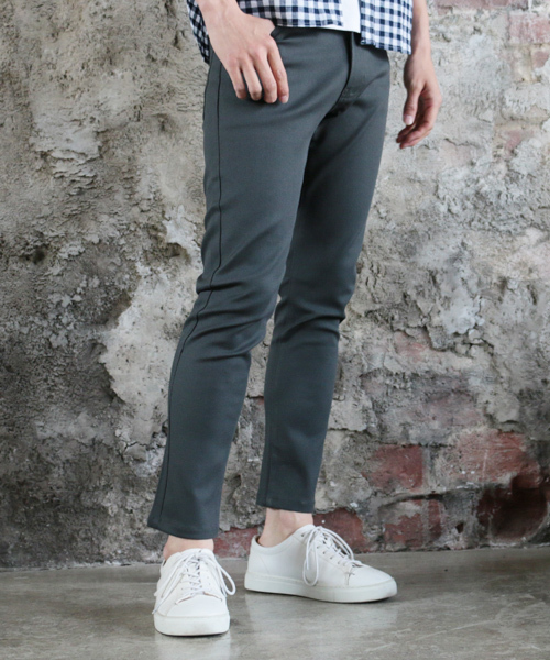 THE CASUAL(カジュアル)の「カツラギ素材 ストレッチ アンクル パンツ(その他パンツ・メンズ・チャコール/モカ/ベージュ/ブラック/オリーブ/ワイン/アイボリー/ネイビー/ホワイト/ライトベージュ/ライトグレー/サックスブルー・M/XL/S/L)」の5枚目の写真