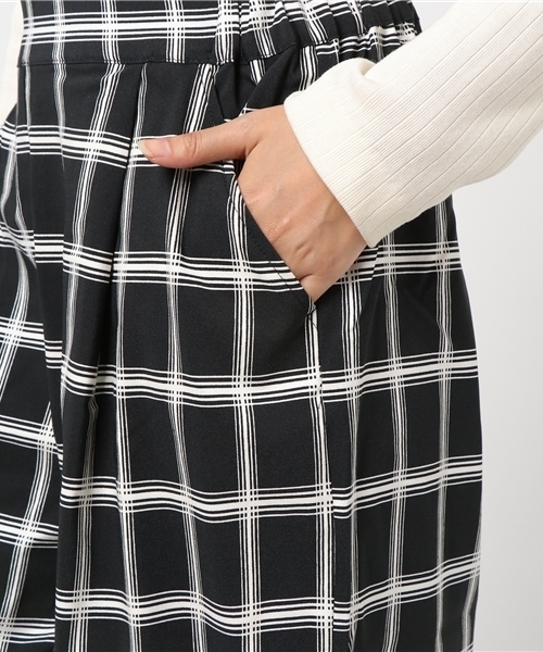 GeeRA（ジーラ）の「美脚シルエットワイドパンツ（その他パンツ・レディース・ホワイト/ブラック/レッド/ブルー/カーキ/ブラック系その他/オレンジ/チェック/ストライプ/ホワイト系その他・SMALL/MEDIUM/X-LARGE/LARGE/XXX-LARGE/XX-LARGE/XXXX-LARGE）」の14枚目の写真