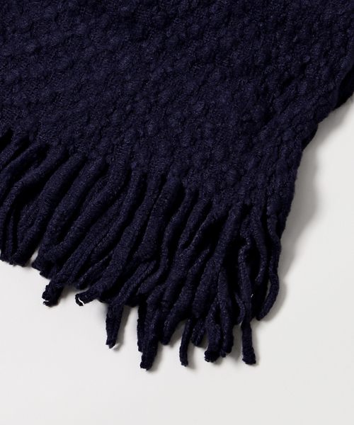 U.Q（ユウキュウ）の「ラッセル編みストール（ストール/ショール・レディース・ネイビー/ブラック/ライトベージュ/グレー・FREE）」の5枚目の写真