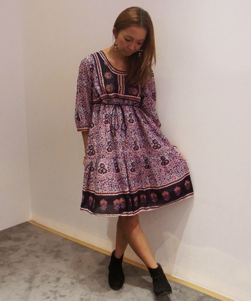 Another Edition（アナザーエディション）の「AE[A]FLW PRT BELT MINI（ワンピース・レディース・ブラック/ライラック/マスタード・フリー）」の2枚目の写真