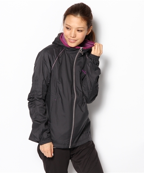 PUMA(プーマ)の「裏トリコット フード付ウーブンジャケット (WOMEN)(パーカー・レディース・ブラック×レッド/ブラック×パープル/ブラック×ブルー/ネイビー系・LARGE/MEDIUM/O/SMALL)」の2枚目の写真