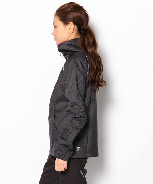 PUMA(プーマ)の「裏トリコット フード付ウーブンジャケット (WOMEN)(パーカー・レディース・ブラック×レッド/ブラック×パープル/ブラック×ブルー/ネイビー系・LARGE/MEDIUM/O/SMALL)」の6枚目の写真