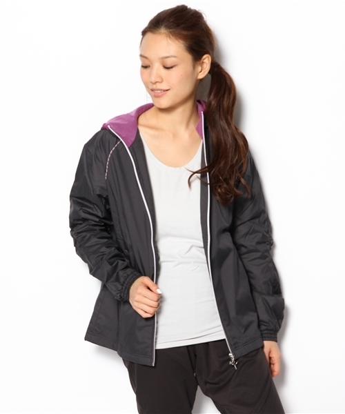 PUMA(プーマ)の「裏トリコット フード付ウーブンジャケット (WOMEN)(パーカー・レディース・ブラック×レッド/ブラック×パープル/ブラック×ブルー/ネイビー系・LARGE/MEDIUM/O/SMALL)」の8枚目の写真