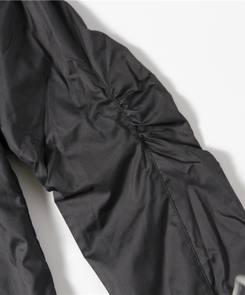 PUMA(プーマ)の「裏トリコット フード付ウーブンジャケット (WOMEN)(パーカー・レディース・ブラック×レッド/ブラック×パープル/ブラック×ブルー/ネイビー系・LARGE/MEDIUM/O/SMALL)」の14枚目の写真