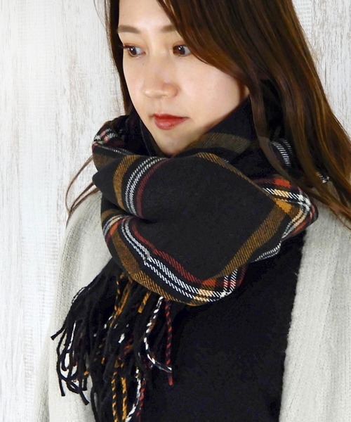 minia(ミニア)の「【洗える】ウールタッチやわらか大判ストール < チェック・無地 > ◆(ストール/ショール・レディース・グレー系その他/ベージュ系その他/レッド系その他/ブラック/ベージュ/ベージュ系その他2/ブラック系その他/グリーン系その他/ピンク系その他/ブラック系その他2/レッド系その他2/ライトパープル/ダークグリーン/ブルー系その他/ブラウン系その他/ブラウン/グレー系その他2/ベージュ系その他3/ブルー系その他2/チャコールグレー/マスタード/レッド・FREE)」の4枚目の写真