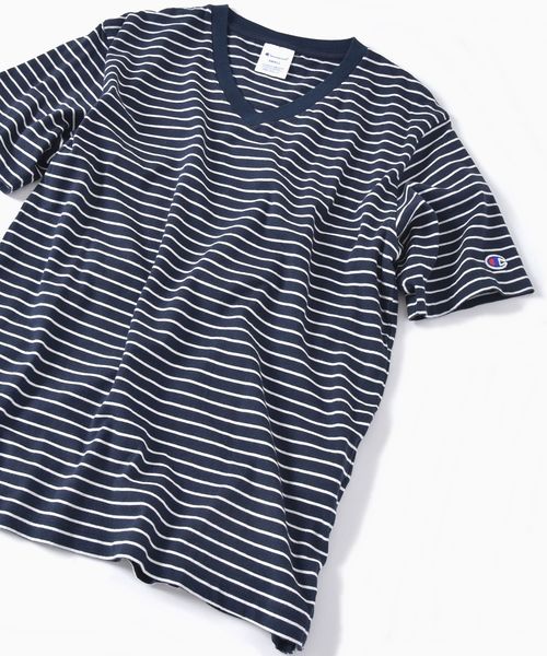 Champion(チャンピオン)の「Champion×SHIPS: 別注 ウォッシュドコットン ボーダー Vネック Tシャツ(Tシャツ/カットソー・メンズ・ホワイト/ブラック/ネイビー・SMALL/MEDIUM/LARGE)」の3枚目の写真