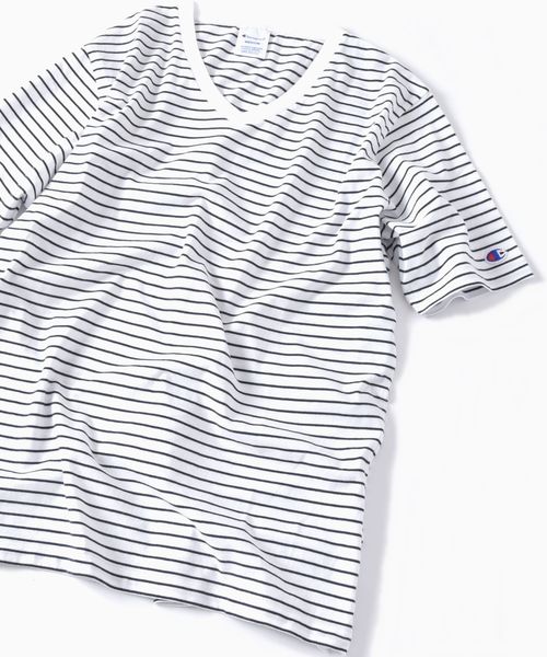 Champion(チャンピオン)の「Champion×SHIPS: 別注 ウォッシュドコットン ボーダー Vネック Tシャツ(Tシャツ/カットソー・メンズ・ホワイト/ブラック/ネイビー・SMALL/MEDIUM/LARGE)」の2枚目の写真