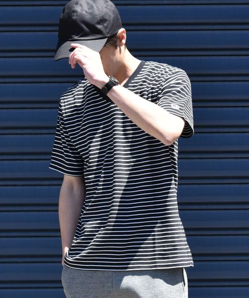 Champion(チャンピオン)の「Champion×SHIPS: 別注 ウォッシュドコットン ボーダー Vネック Tシャツ(Tシャツ/カットソー・メンズ・ホワイト/ブラック/ネイビー・SMALL/MEDIUM/LARGE)」の11枚目の写真