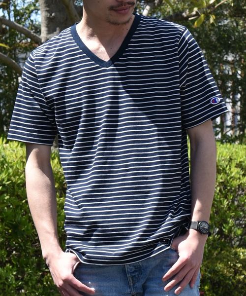 Champion(チャンピオン)の「Champion×SHIPS: 別注 ウォッシュドコットン ボーダー Vネック Tシャツ(Tシャツ/カットソー・メンズ・ホワイト/ブラック/ネイビー・SMALL/MEDIUM/LARGE)」の10枚目の写真