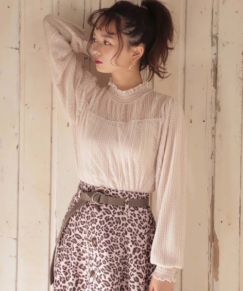 one after another NICE CLAUP（ワンアフターアナザーナイスクラップ）の「ドットチュールシアートップス（Tシャツ/カットソー・レディース・オフホワイト/ライトベージュ/グリーン系その他・FREE）」の4枚目の写真