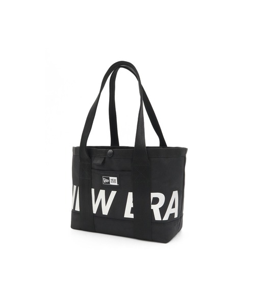 NEW ERA（ニューエラ）の「ニューエラ トートバッグ ミニ 6L ゴルフ NEW ERA（トートバッグ・レディース・ブラック系その他2/ブラック系その他/ベージュ/カーキ/ブラック系その他3/ネイビー/ブラック系その他5/グリーン系その他/ブラック/ブラック×グリーン/ブラック系その他6/ブラック系その他7/ブラック系/ブラック×シルバー・FREE）」の4枚目の写真