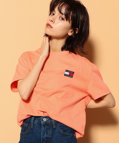 tommy jeans(トミー ジーンズ)の「オーバーサイズ バッジ Tシャツ(Tシャツ/カットソー・レディース・ホワイト/ブラック/ネイビー/レッド/ピンク/グレー/レッド系その他/ピンク系その他/ライトブルー/イエロー/オレンジ/ブラック系その他/イエロー系その他/コーラルピンク/ホワイト系その他/ピンク系その他2/グレー系その他・SMALL/MEDIUM/LARGE/X-SMALL)」の17枚目の写真