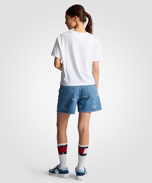 tommy jeans(トミー ジーンズ)の「オーバーサイズ バッジ Tシャツ(Tシャツ/カットソー・レディース・ホワイト/ブラック/ネイビー/レッド/ピンク/グレー/レッド系その他/ピンク系その他/ライトブルー/イエロー/オレンジ/ブラック系その他/イエロー系その他/コーラルピンク/ホワイト系その他/ピンク系その他2/グレー系その他・SMALL/MEDIUM/LARGE/X-SMALL)」の18枚目の写真