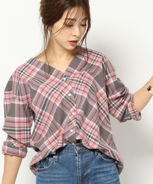 BARNYARDSTORM(バンヤードストーム)の「BARNYARDSTORM / 【otonaMUSE11月号掲載 佐田真由美さん着用】Vネックネルチェックシャツ(シャツ/ブラウス)」|グレー×ピンク
