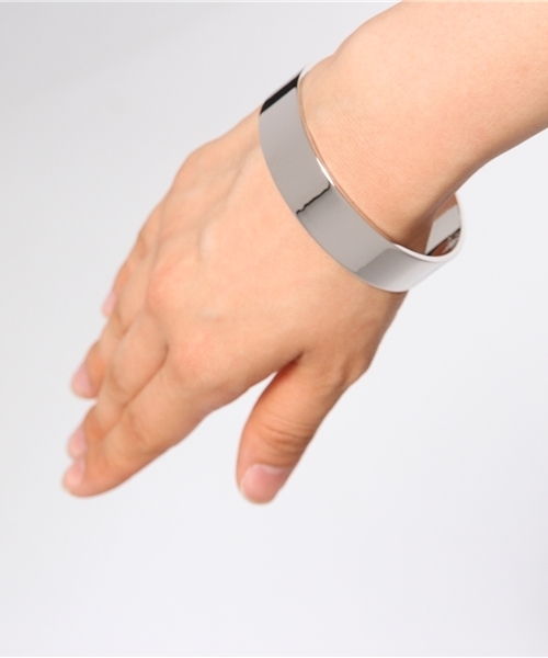 UNITED ARROWS(ユナイテッドアローズ)の「UAB 15mm バングル◆(バングル/リストバンド・レディース・ゴールド/シルバー・フリー)」の4枚目の写真