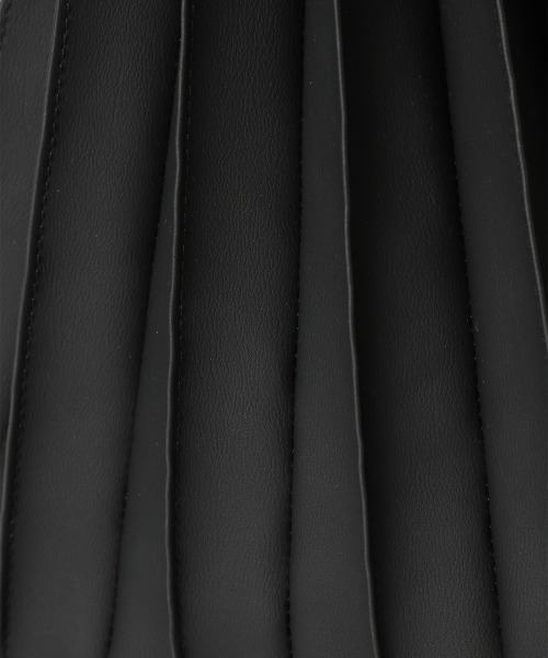 LOWRYS FARM（ローリーズファーム）の「プリーツトートＢＡＧ　891369（ショルダーバッグ・レディース・ブラック/アイボリー/ブラウン・FREE）」の5枚目の写真