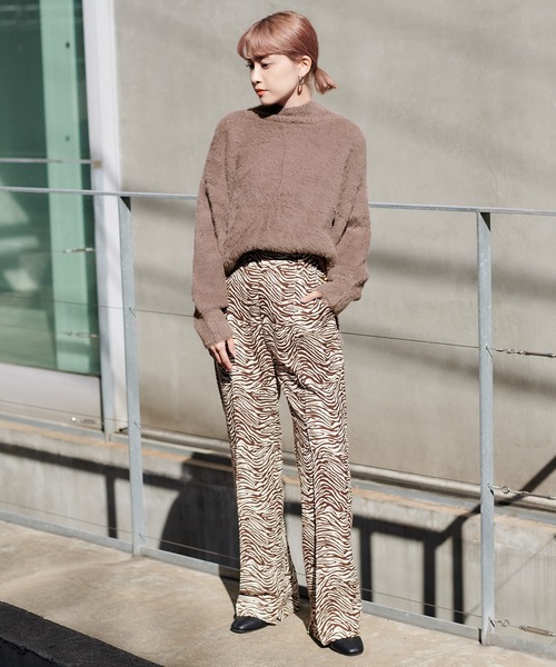 one after another NICE CLAUP(ワンアフターアナザーナイスクラップ)の「ハイネックフェザーニット(ニット/セーター・レディース・アイボリー/モカ/スモークピンク/ピンクベージュ/コーラル・FREE)」の10枚目の写真