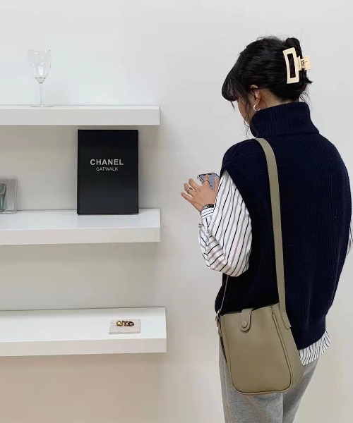 CLEA（クレア）の「ポーチ付スクエアミニショルダー（ショルダーバッグ・レディース・ホワイト/ブラック/オリーブ・FREE）」の22枚目の写真