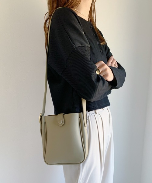 CLEA（クレア）の「ポーチ付スクエアミニショルダー（ショルダーバッグ・レディース・ホワイト/ブラック/オリーブ・FREE）」の15枚目の写真