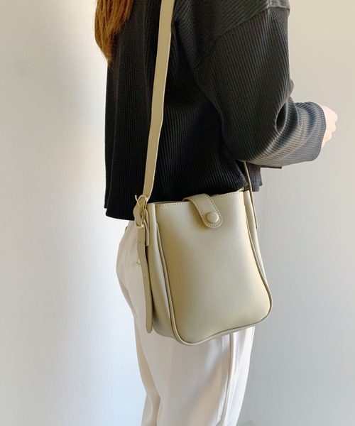 CLEA（クレア）の「ポーチ付スクエアミニショルダー（ショルダーバッグ・レディース・ホワイト/ブラック/オリーブ・FREE）」の17枚目の写真