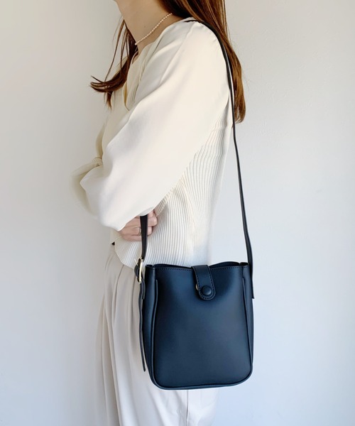 CLEA（クレア）の「ポーチ付スクエアミニショルダー（ショルダーバッグ・レディース・ホワイト/ブラック/オリーブ・FREE）」の6枚目の写真