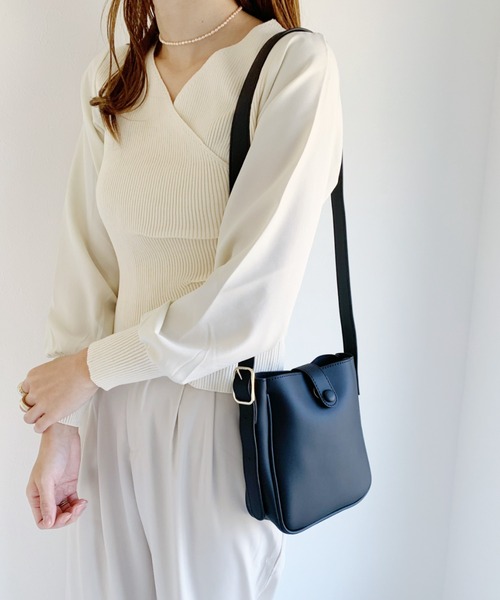 CLEA（クレア）の「ポーチ付スクエアミニショルダー（ショルダーバッグ・レディース・ホワイト/ブラック/オリーブ・FREE）」の4枚目の写真