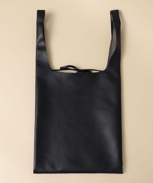 SHIPS（シップス）の「SHIPS: フェイクレザー ショッピングバッグ L（エコバッグ/サブバッグ・メンズ・ブラック・ONE SIZE）」の6枚目の写真