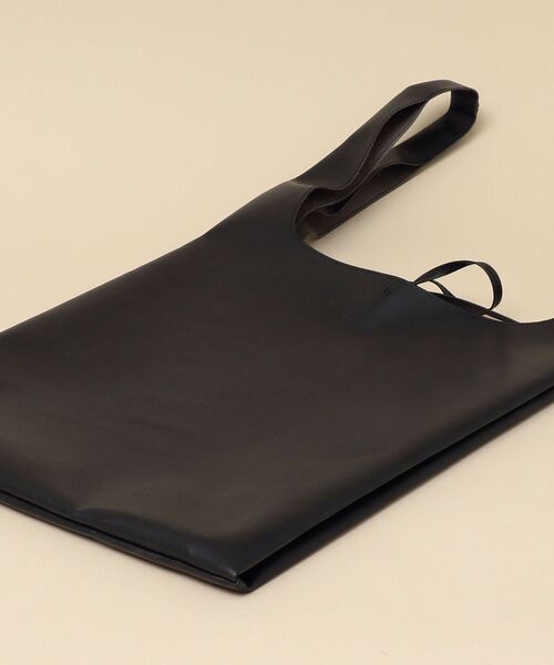 SHIPS（シップス）の「SHIPS: フェイクレザー ショッピングバッグ L（エコバッグ/サブバッグ・メンズ・ブラック・ONE SIZE）」の9枚目の写真