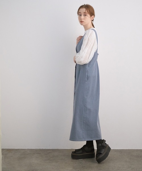 MADEMOISELLE ROPE'(マドモアゼル ロペ)の「【秋まで使える】アップサイクルデニムワンピース(ワンピース・レディース・ブルー・38/36)」の4枚目の写真