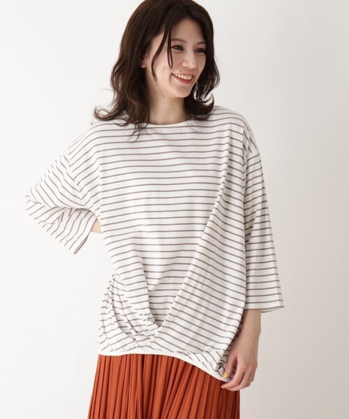 SHOO・LA・RUE（シューラルー）の「◆【S-LL】裾タックプルオーバー（Tシャツ/カットソー・レディース・ブラック/ベージュ/ナチュラル/グレー系その他3/ホワイト系3/ピンク系・01/02/03/04）」の2枚目の写真