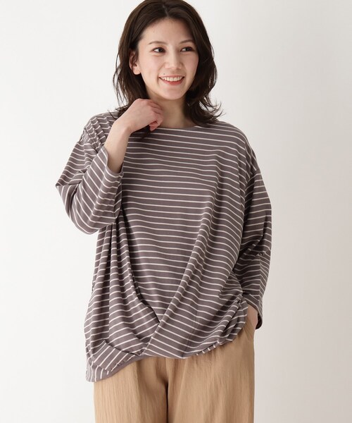 SHOO・LA・RUE（シューラルー）の「◆【S-LL】裾タックプルオーバー（Tシャツ/カットソー・レディース・ブラック/ベージュ/ナチュラル/グレー系その他3/ホワイト系3/ピンク系・01/02/03/04）」の4枚目の写真