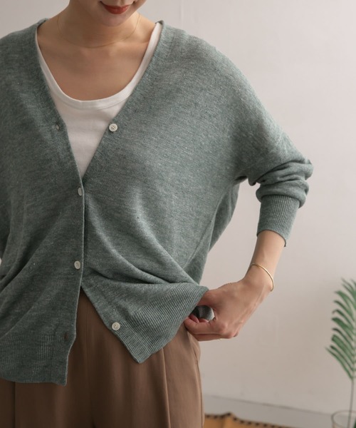 URBAN RESEARCH DOORS（アーバンリサーチドアーズ）の「リネンロングカーディガン（カーディガン/ボレロ・レディース・ブラック/グリーン/ベージュ・ONE）」の3枚目の写真