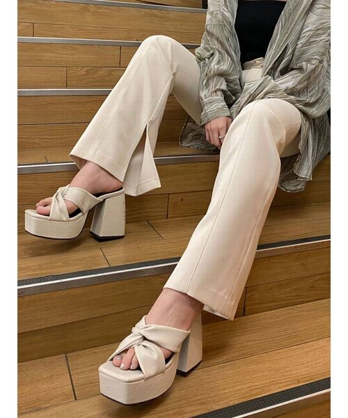 EMODA（エモダ）の「マークウエストフレアパンツ（その他パンツ・レディース・アイボリー/ブラウン/ブラック・SMALL/MEDIUM）」の13枚目の写真