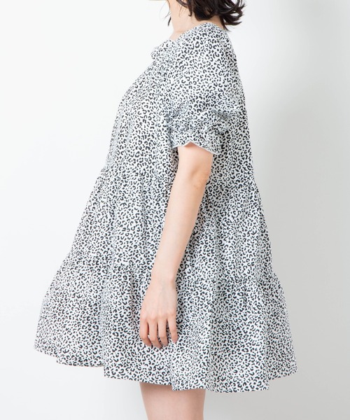WEGO（ウィゴー）の「WEGO/スクエアネックティアードミニワンピース（チュニック・レディース・ホワイト/ブラック/アニマル・FREE）」の13枚目の写真