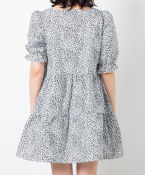 WEGO（ウィゴー）の「WEGO/スクエアネックティアードミニワンピース（チュニック・レディース・ホワイト/ブラック/アニマル・FREE）」の10枚目の写真