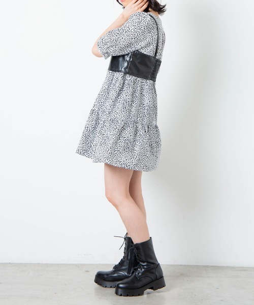 WEGO（ウィゴー）の「WEGO/スクエアネックティアードミニワンピース（チュニック・レディース・ホワイト/ブラック/アニマル・FREE）」の8枚目の写真