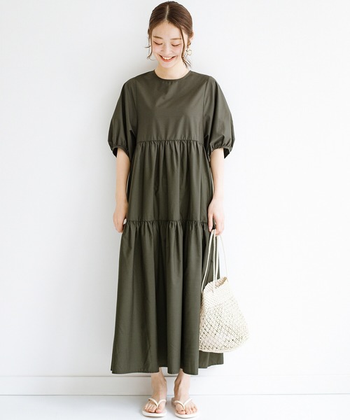 haco!（ハコ）の「スニーカー合わせでも女っぽく華やかに！ 寝坊