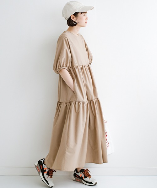 haco!（ハコ）の「スニーカー合わせでも女っぽく華やかに！ 寝坊